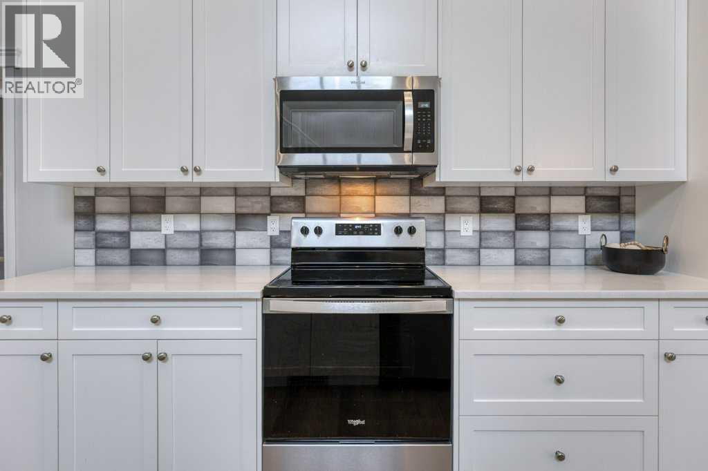 380 Rivercrest View, Cochrane, AB - Indoor Photo Showing Kitchen