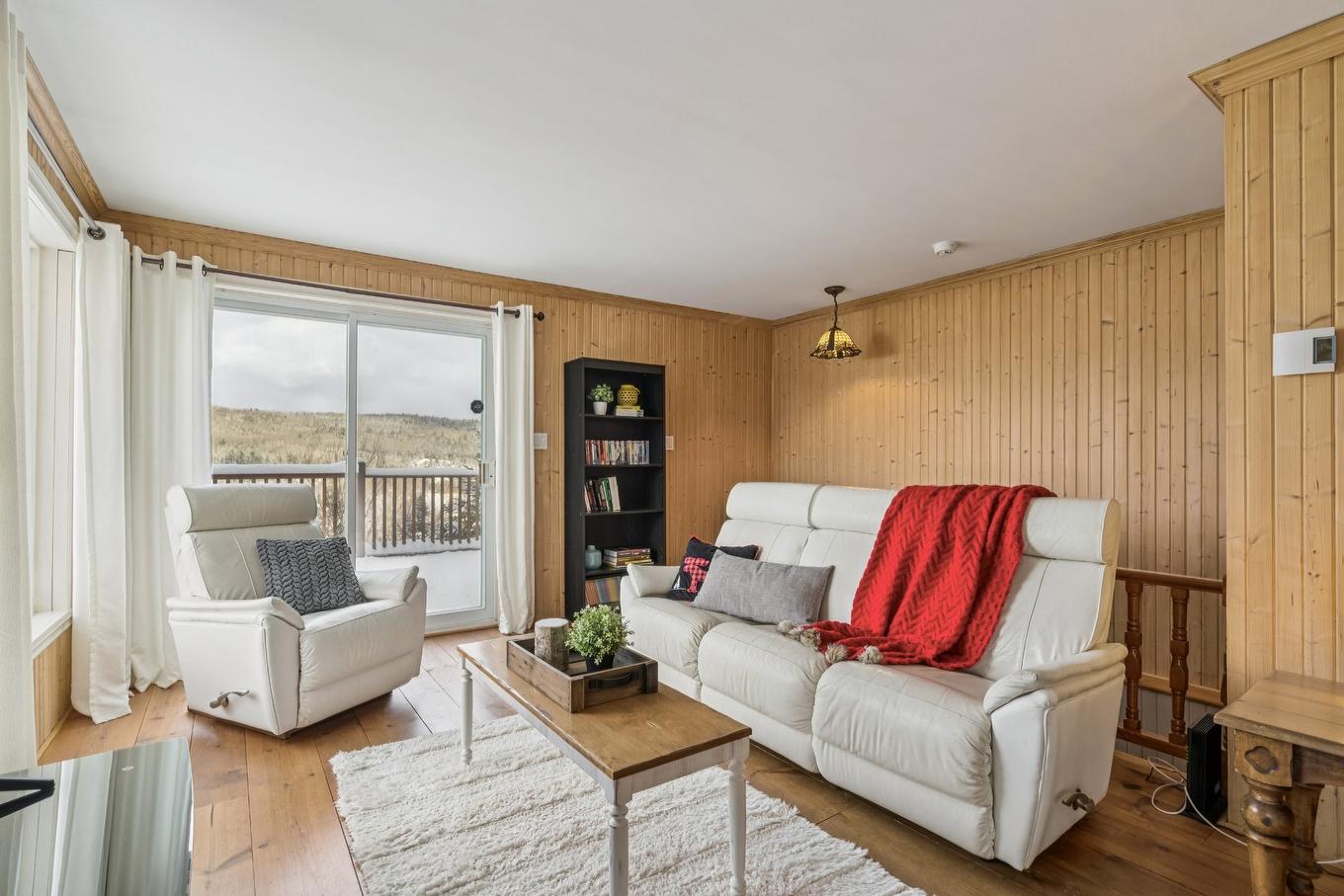 Salon - 60 Ch. De La Côte-À-Menick, Mandeville, QC - Indoor Photo Showing Living Room