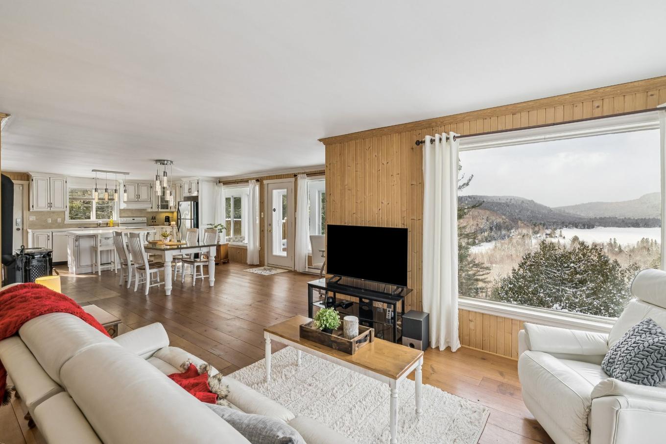 Salon - 60 Ch. De La Côte-À-Menick, Mandeville, QC - Indoor Photo Showing Living Room