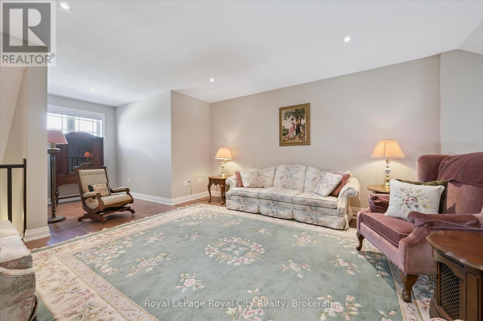 113 Aberdeen Street, Centre Wellington (Fergus), ON - Indoor Photo Showing Living Room