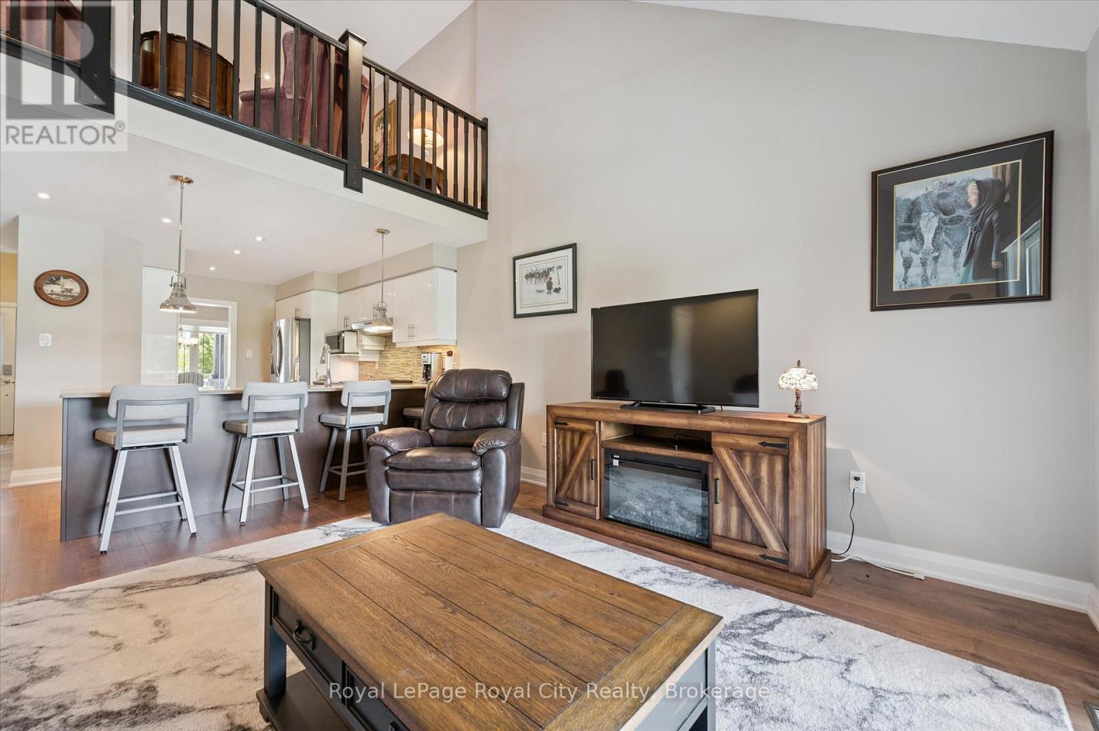 113 Aberdeen Street, Centre Wellington (Fergus), ON - Indoor Photo Showing Living Room