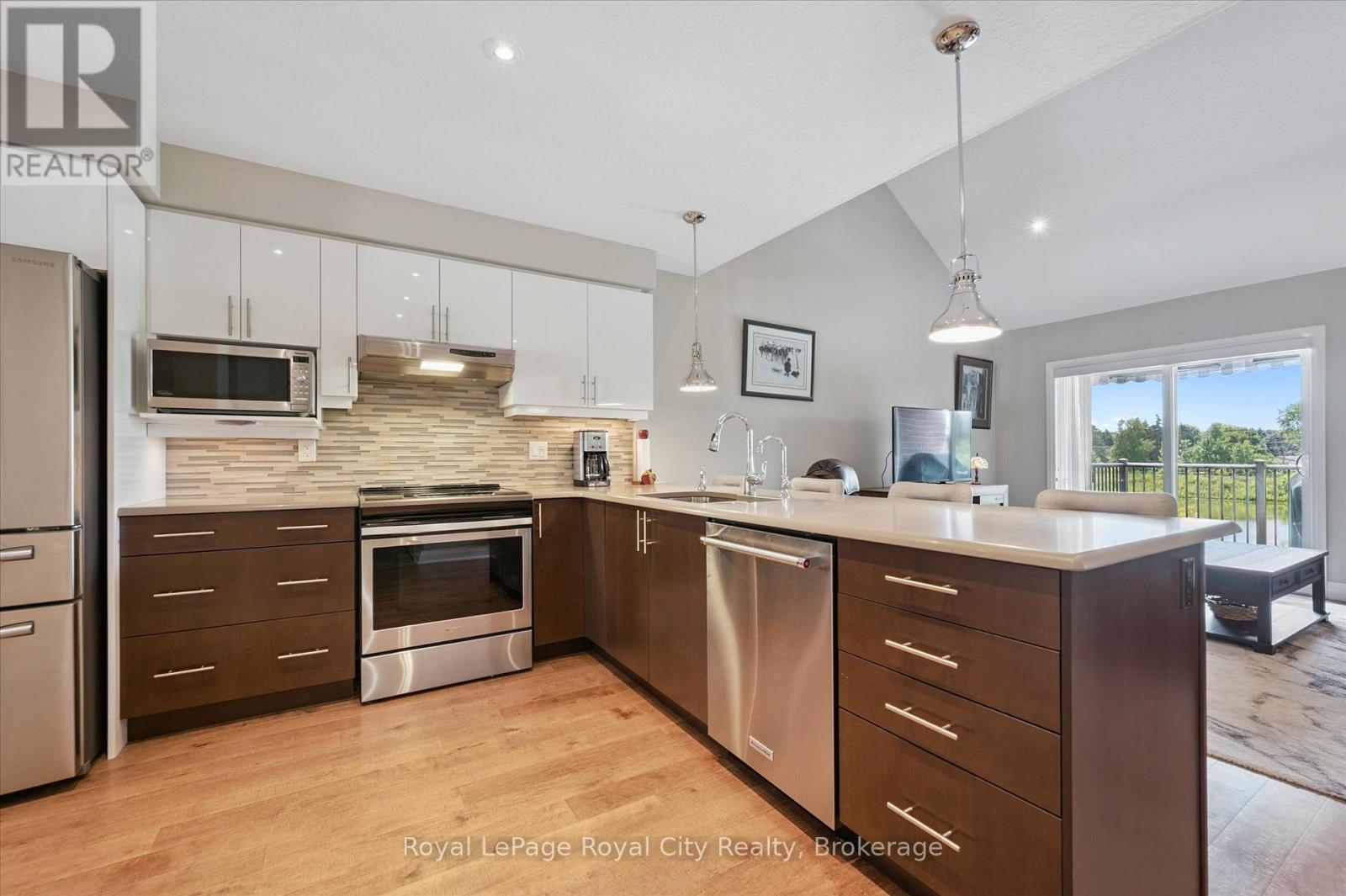 113 Aberdeen Street, Centre Wellington (Fergus), ON - Indoor Photo Showing Kitchen With Upgraded Kitchen