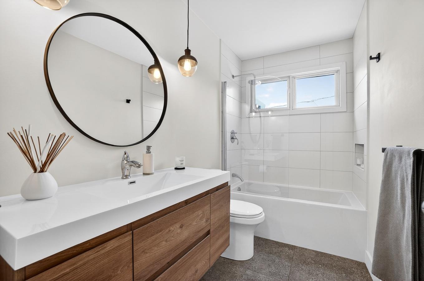 Salle de bains - 2625 Av. De La Volière, Laval (Sainte-Rose), QC - Indoor Photo Showing Bathroom