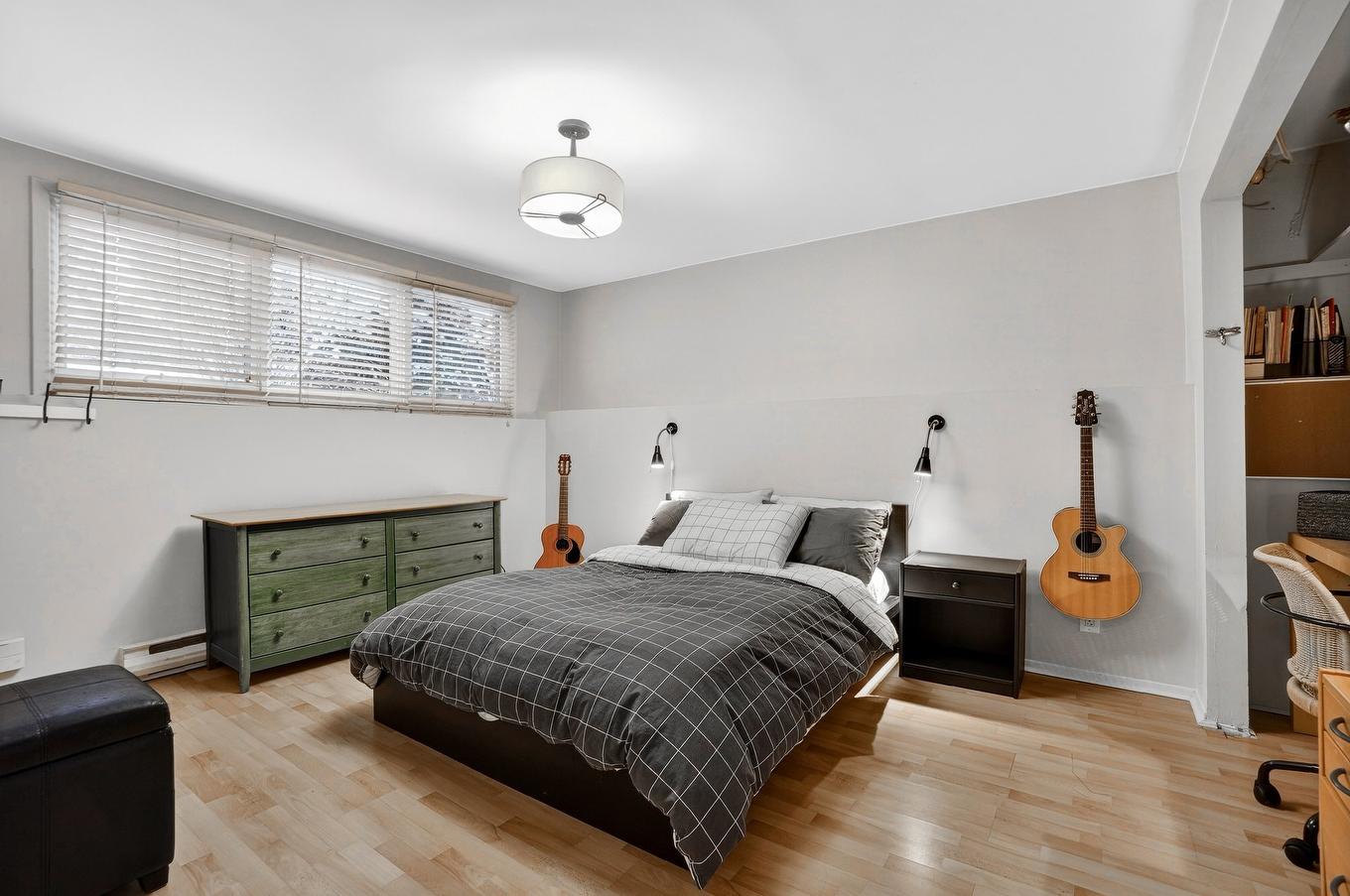 Chambre à coucher - 2625 Av. De La Volière, Laval (Sainte-Rose), QC - Indoor Photo Showing Bedroom