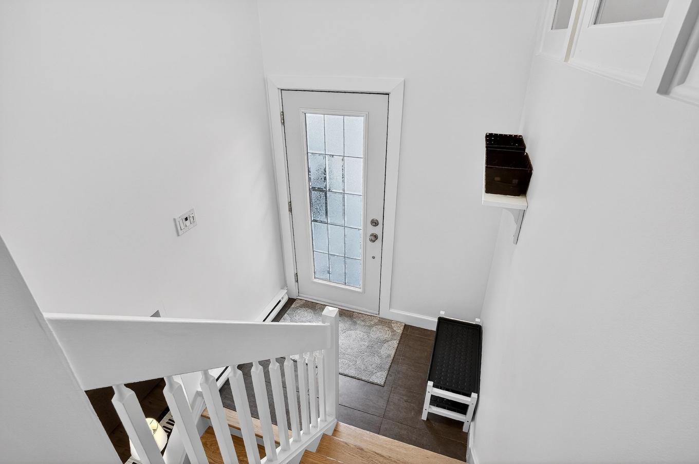 Hall d'entrée/Vestibule - 2625 Av. De La Volière, Laval (Sainte-Rose), QC - Indoor Photo Showing Other Room