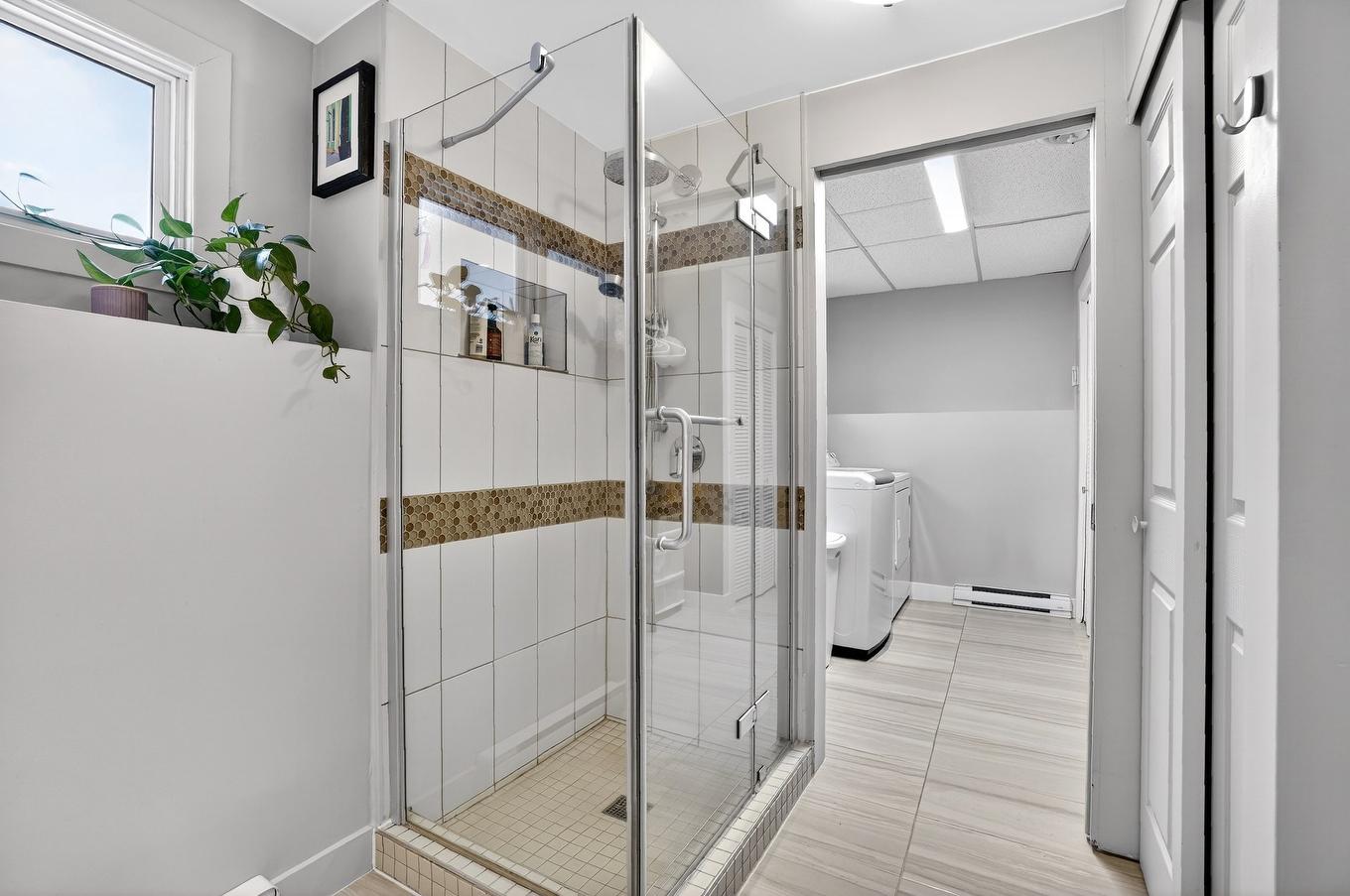 Salle de bains - 2625 Av. De La Volière, Laval (Sainte-Rose), QC - Indoor Photo Showing Bathroom