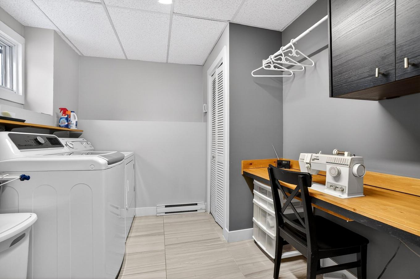 Salle de lavage - 2625 Av. De La Volière, Laval (Sainte-Rose), QC - Indoor Photo Showing Laundry Room