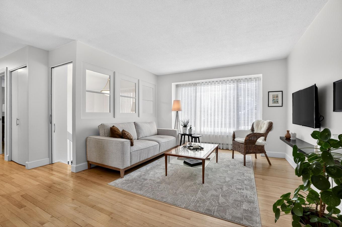 Salon - 2625 Av. De La Volière, Laval (Sainte-Rose), QC - Indoor Photo Showing Living Room