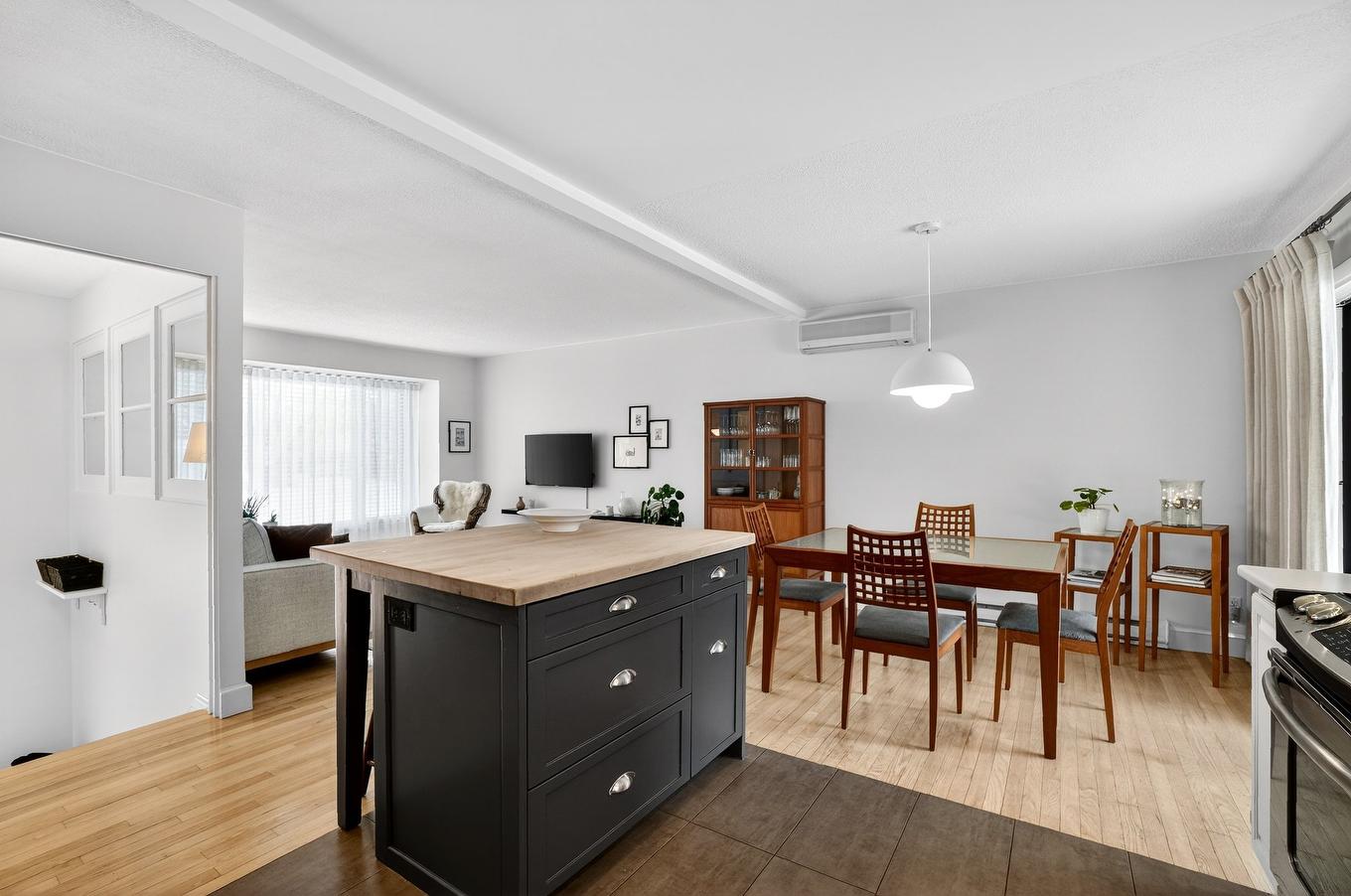 Cuisine - 2625 Av. De La Volière, Laval (Sainte-Rose), QC - Indoor