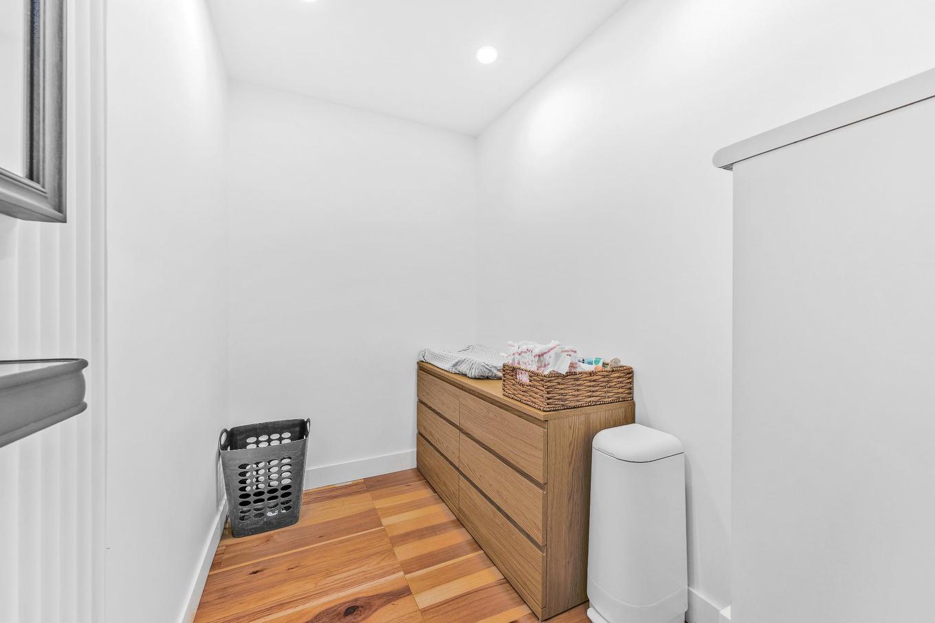 Penderie (Walk-in) - 21 154E Avenue, Saint-Hippolyte, QC - Indoor Photo Showing Other Room