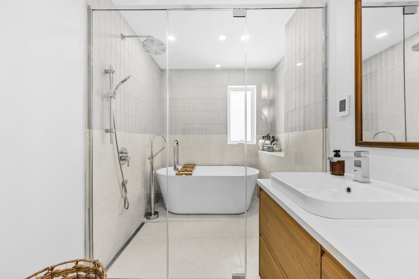 Salle de bains attenante à la CCP - 21 154E Avenue, Saint-Hippolyte, QC - Indoor Photo Showing Bathroom