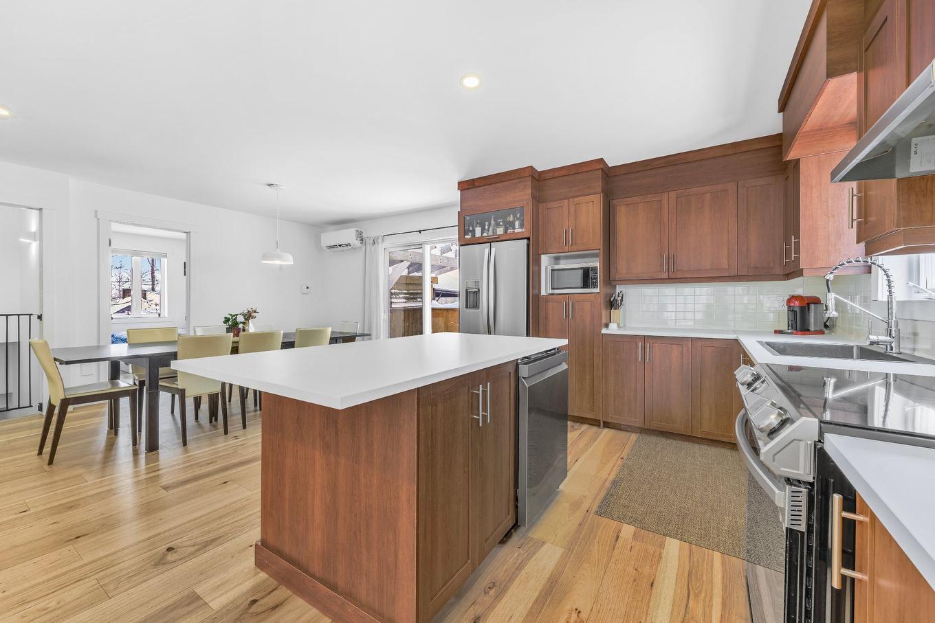 Cuisine - 21 154E Avenue, Saint-Hippolyte, QC - Indoor Photo Showing Kitchen