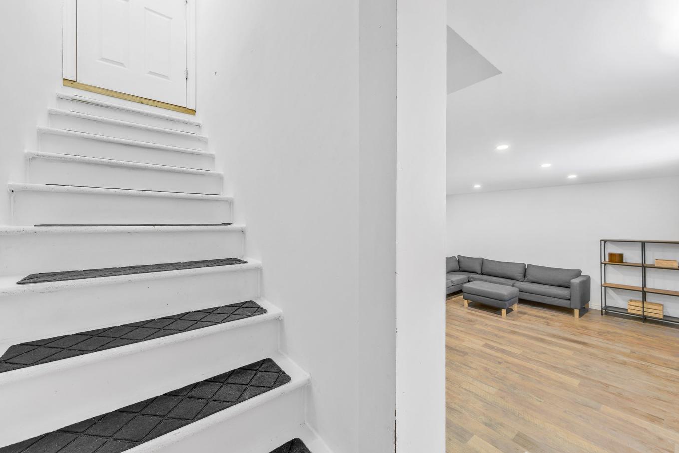 Sous-sol - 21 154E Avenue, Saint-Hippolyte, QC - Indoor Photo Showing Other Room