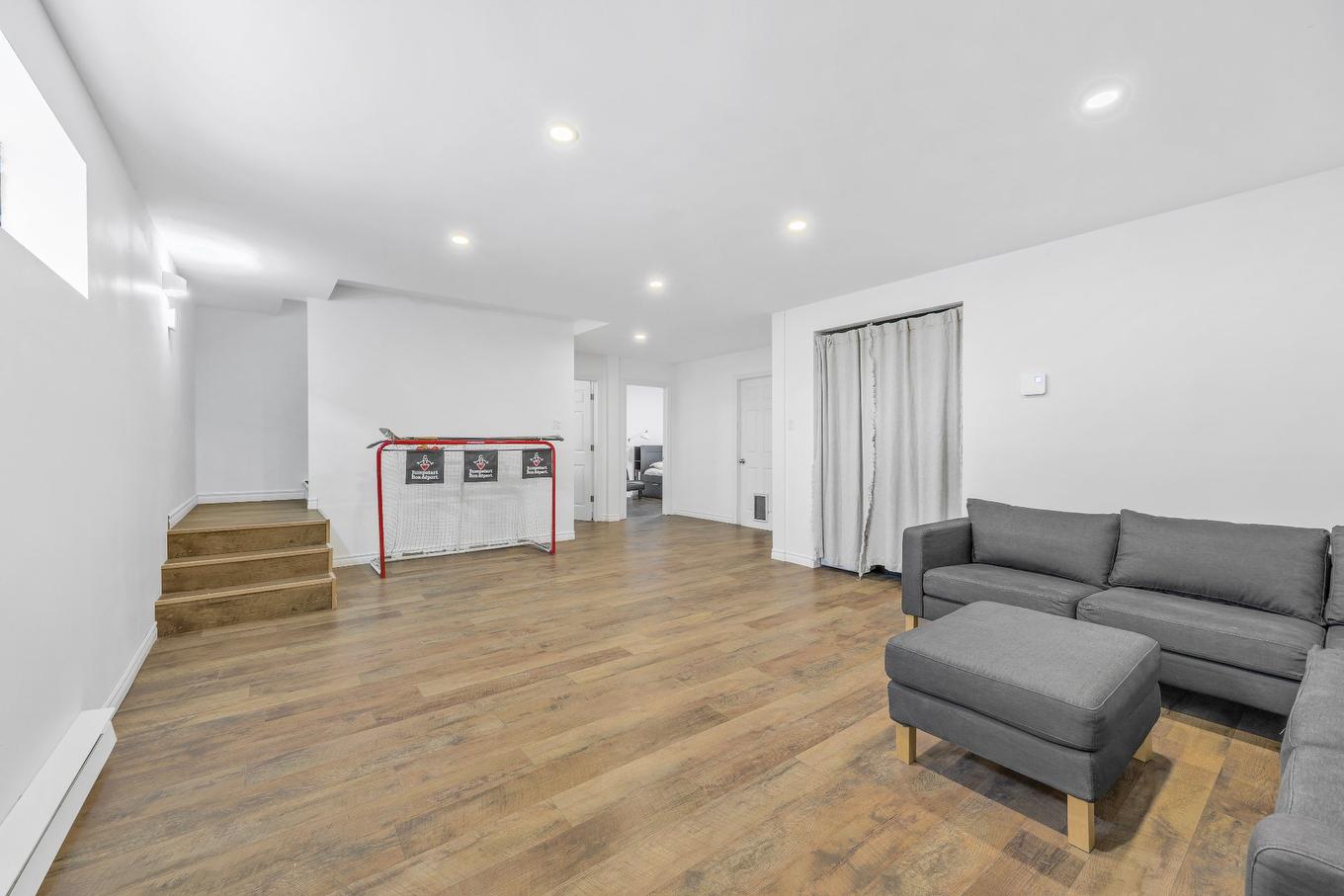 Salle familiale - 21 154E Avenue, Saint-Hippolyte, QC - Indoor Photo Showing Living Room