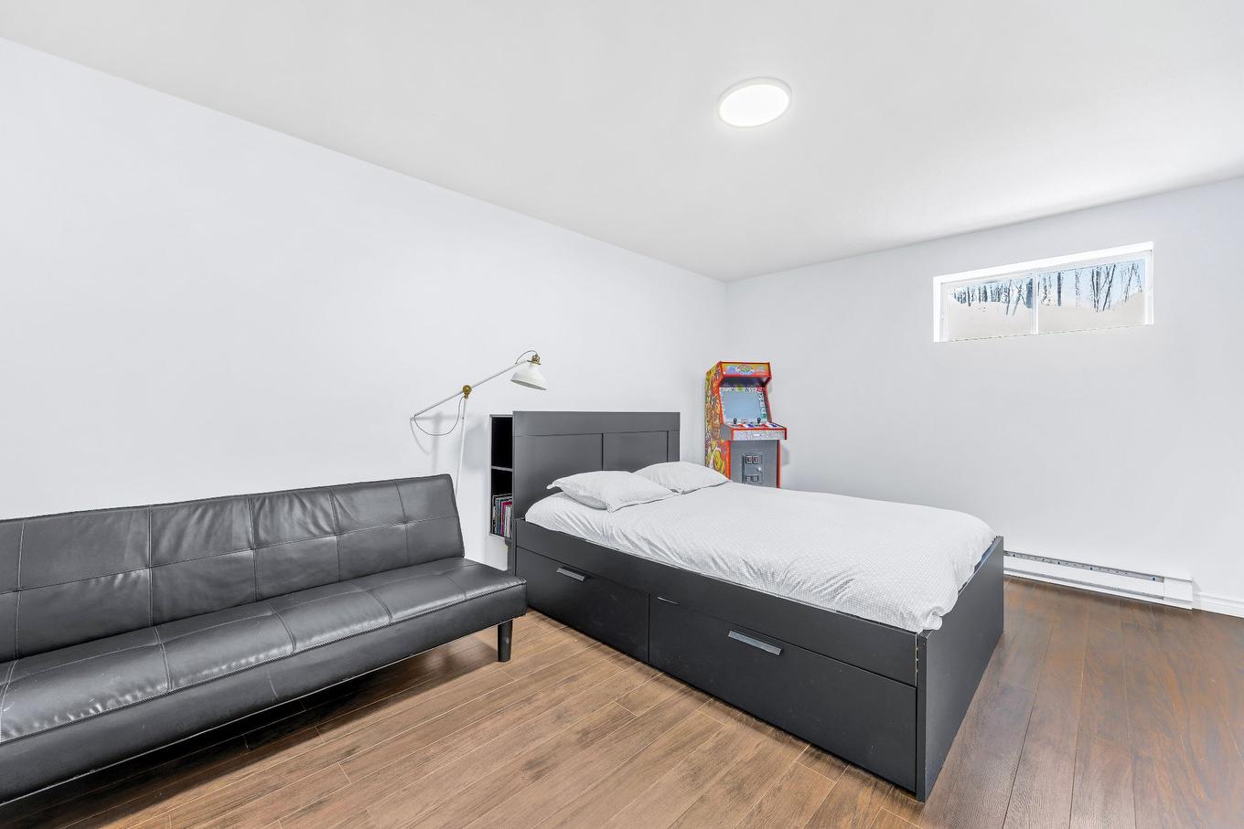 Chambre à coucher - 21 154E Avenue, Saint-Hippolyte, QC - Indoor Photo Showing Bedroom