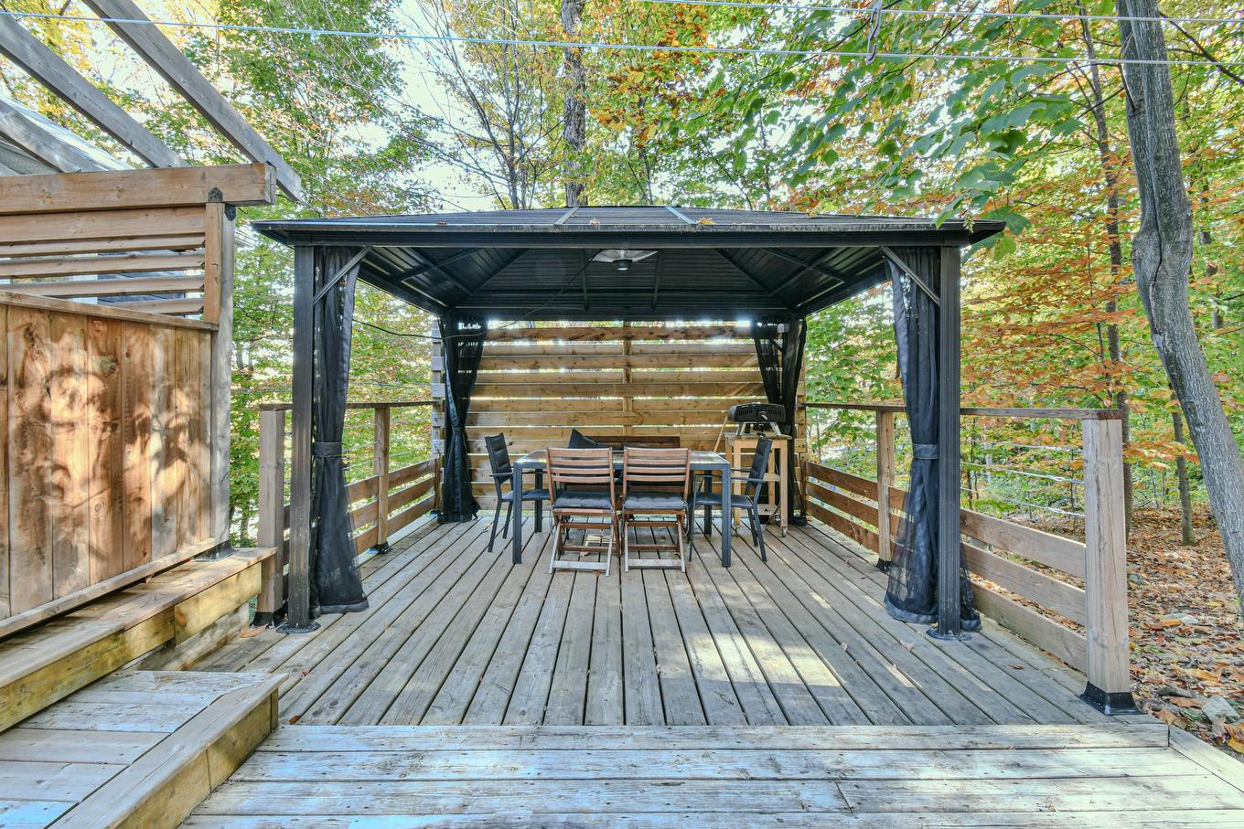 Cour - 21 154E Avenue, Saint-Hippolyte, QC - Outdoor With Deck Patio Veranda With Exterior