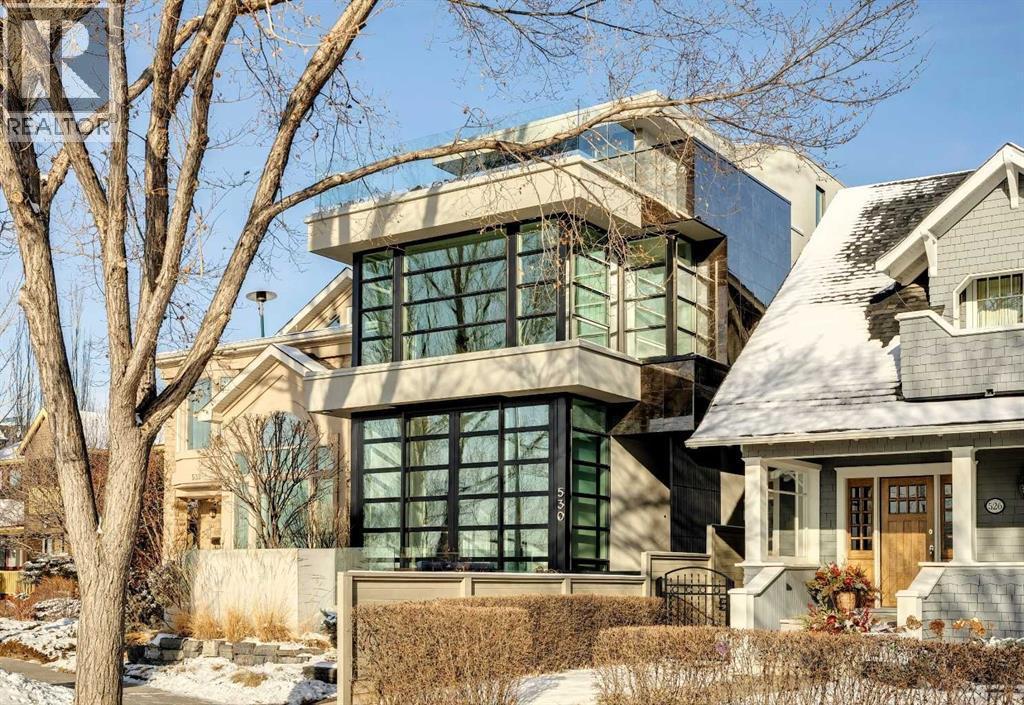 STUNNING MODERN ARCHITECTURE. ALL GLASS AT THE FRONT TO TAKE ADVANTAGE OF THE SPECTACULAR CITY AND MOUNTAIN VIEWS - 530 Crescent Road Nw, Calgary, AB - Outdoor