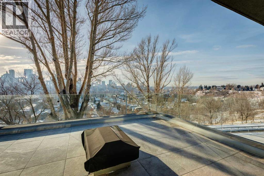 MOUNTAIN VIEWS ON A CLEAR DAY - 530 Crescent Road Nw, Calgary, AB - Outdoor With View