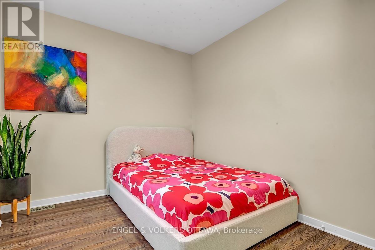 32 Sims Avenue, Ottawa, ON - Indoor Photo Showing Bedroom