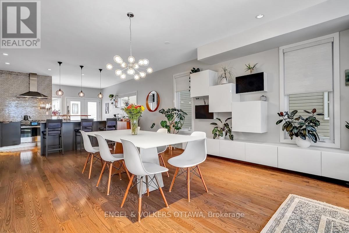 32 Sims Avenue, Ottawa, ON - Indoor Photo Showing Dining Room