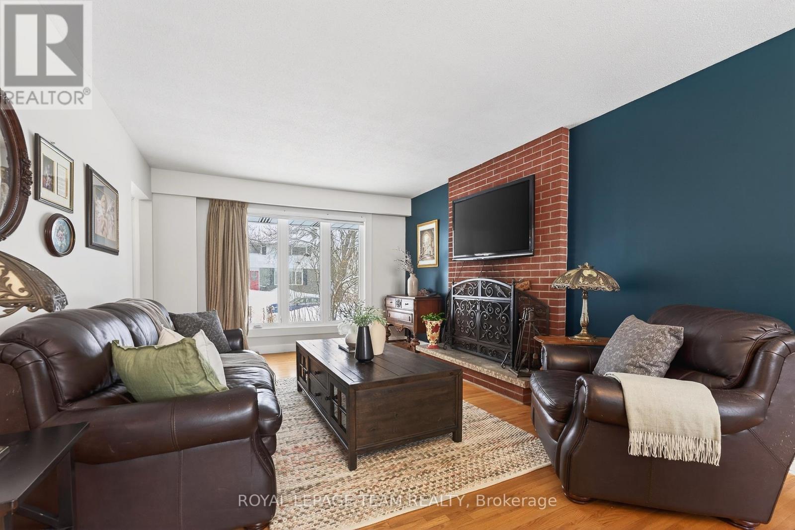 2690 Hickson Crescent, Ottawa, ON - Indoor Photo Showing Living Room