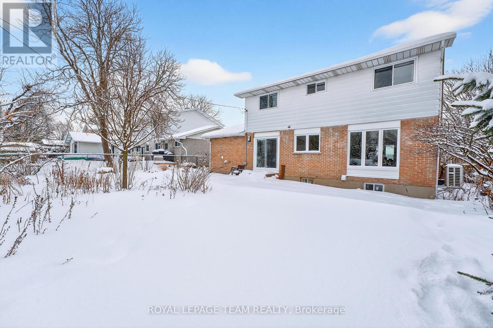 2690 Hickson Crescent, Ottawa, ON - Outdoor