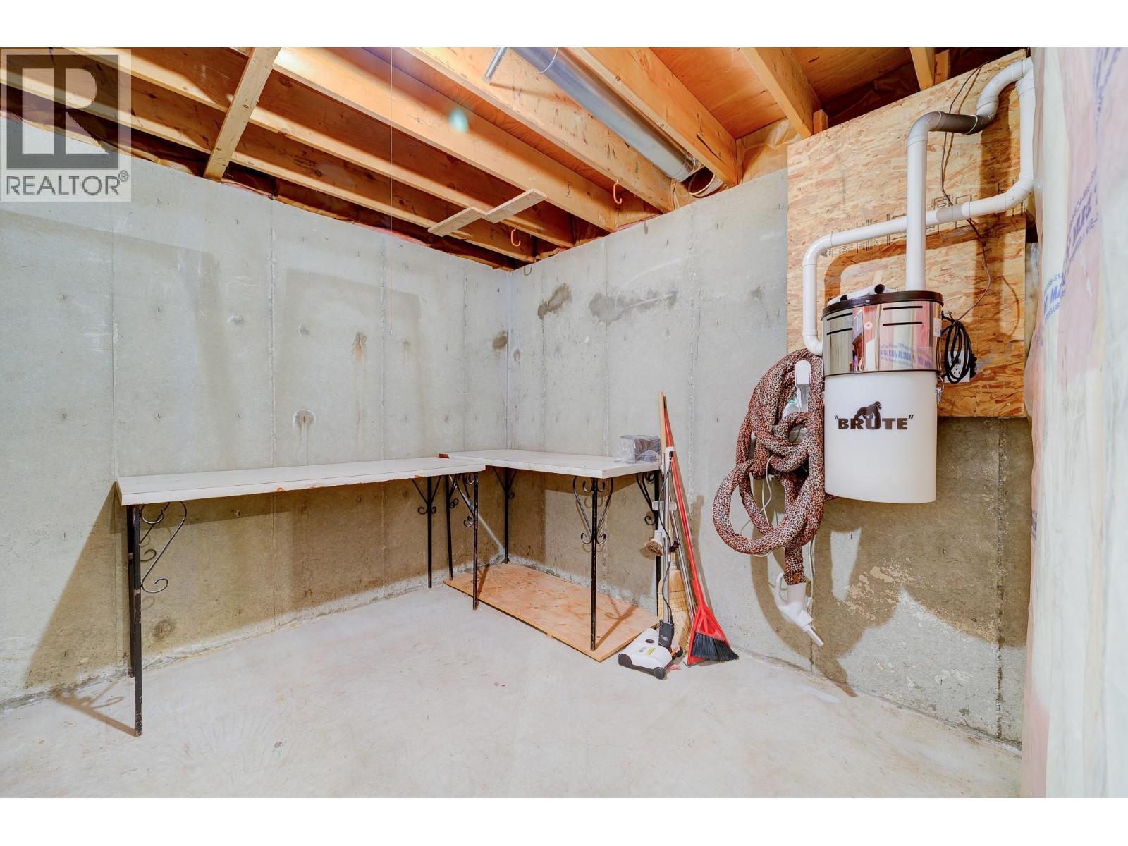 1047 Lamar Place, Kamloops, BC - Indoor Photo Showing Basement