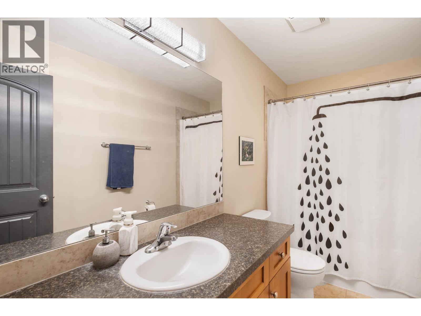 3284 Redecopp Court, Lake Country, BC - Indoor Photo Showing Bathroom