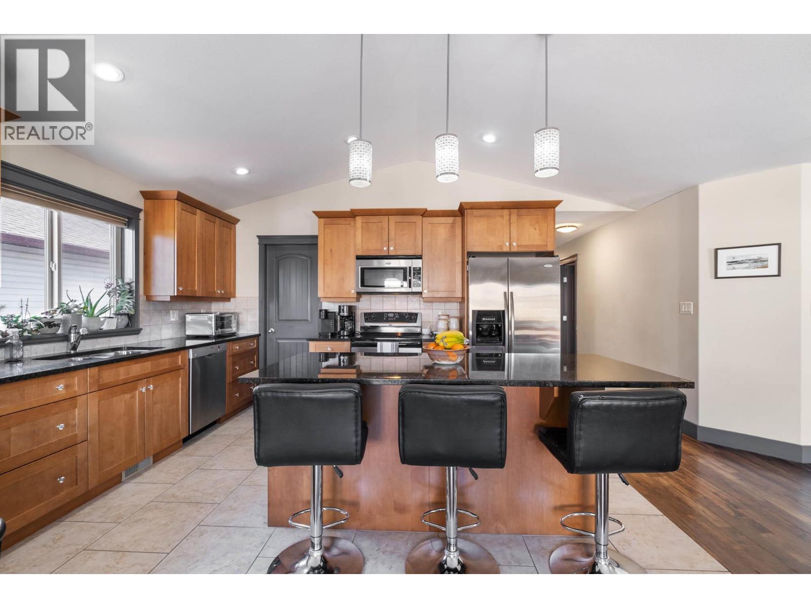 3284 Redecopp Court, Lake Country, BC - Indoor Photo Showing Kitchen With Double Sink