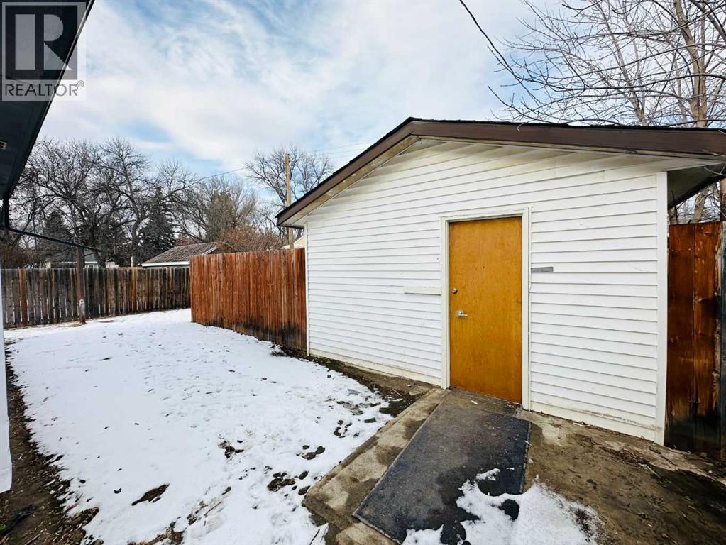 1505 8 Avenue S, Lethbridge, AB - Outdoor With Exterior