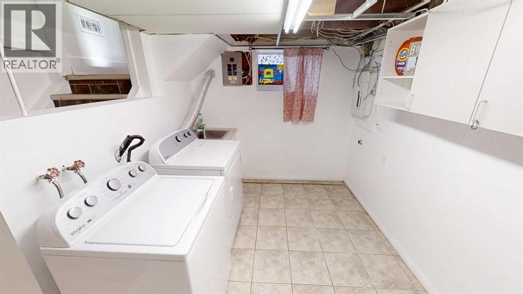 1505 8 Avenue S, Lethbridge, AB - Indoor Photo Showing Laundry Room