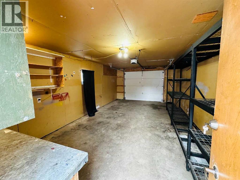 1505 8 Avenue S, Lethbridge, AB - Indoor Photo Showing Garage