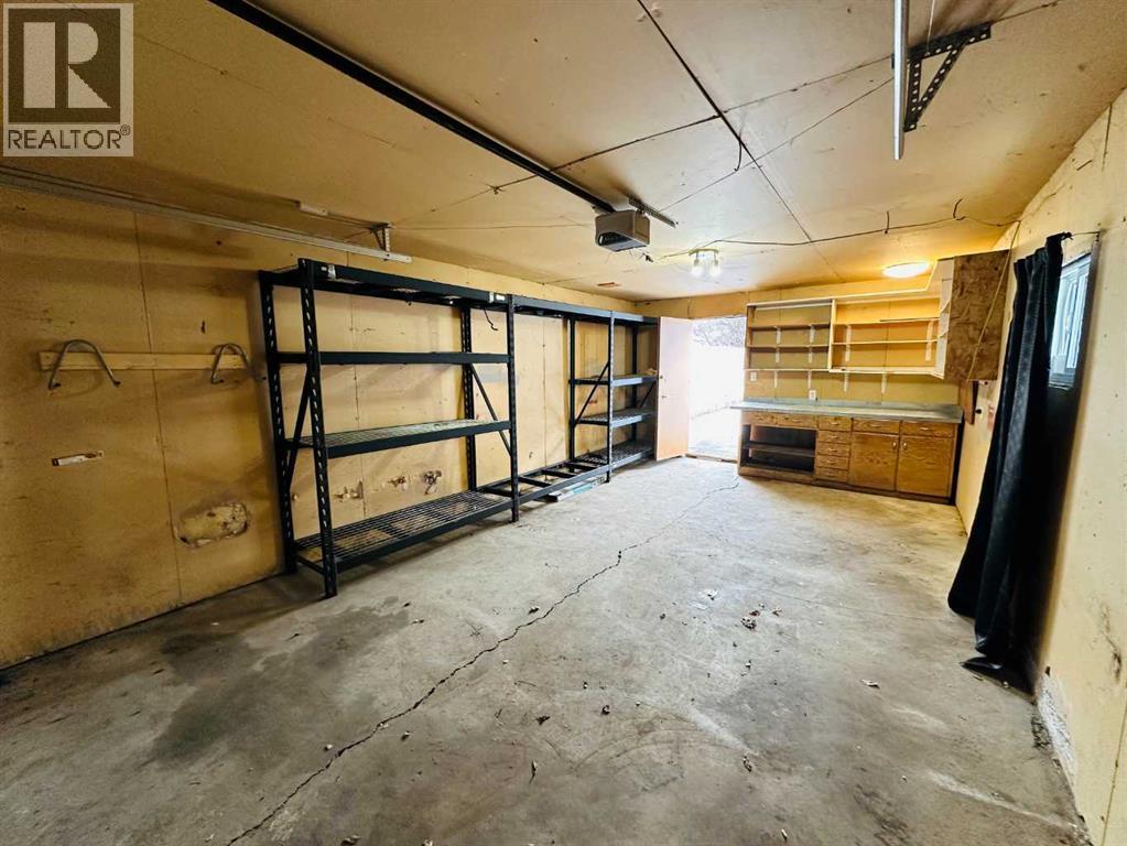 1505 8 Avenue S, Lethbridge, AB - Indoor Photo Showing Garage