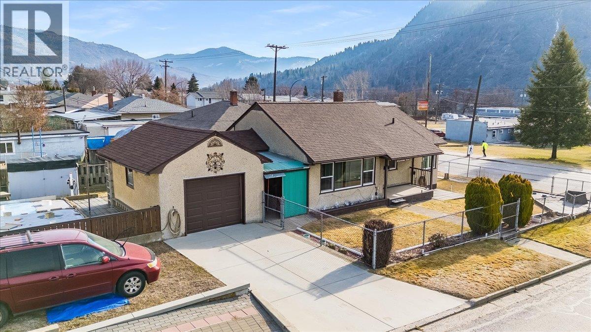 3201 Highway Drive, Trail, BC - Outdoor