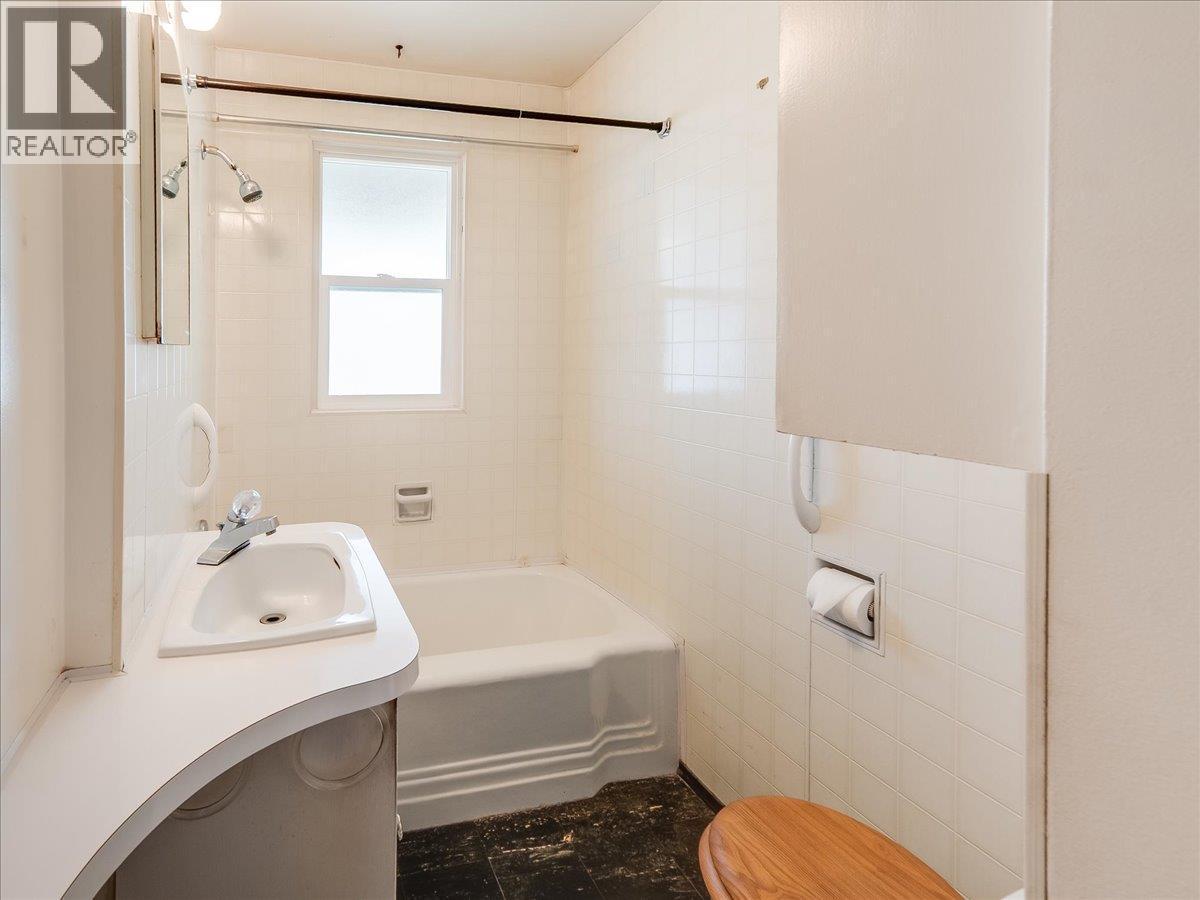 3201 Highway Drive, Trail, BC - Indoor Photo Showing Bathroom