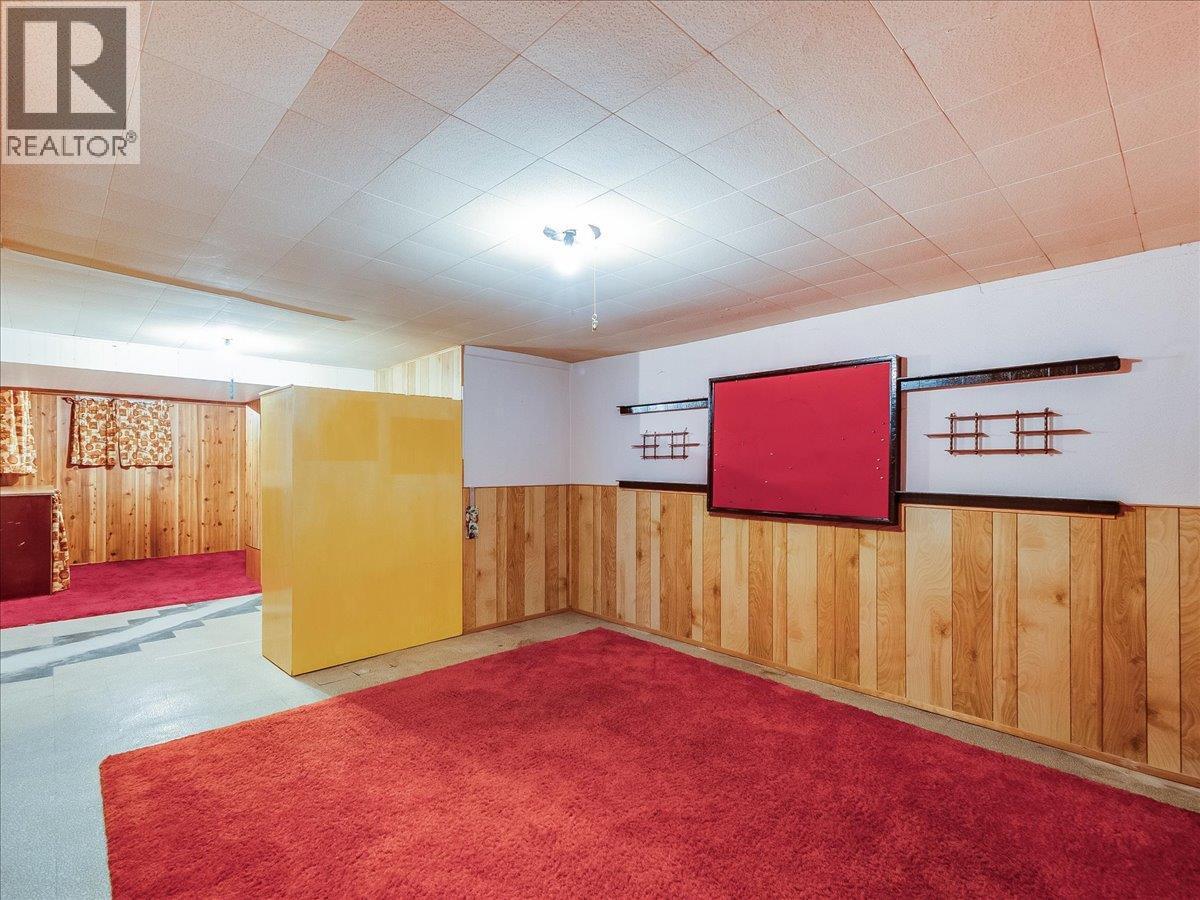 3201 Highway Drive, Trail, BC - Indoor Photo Showing Other Room