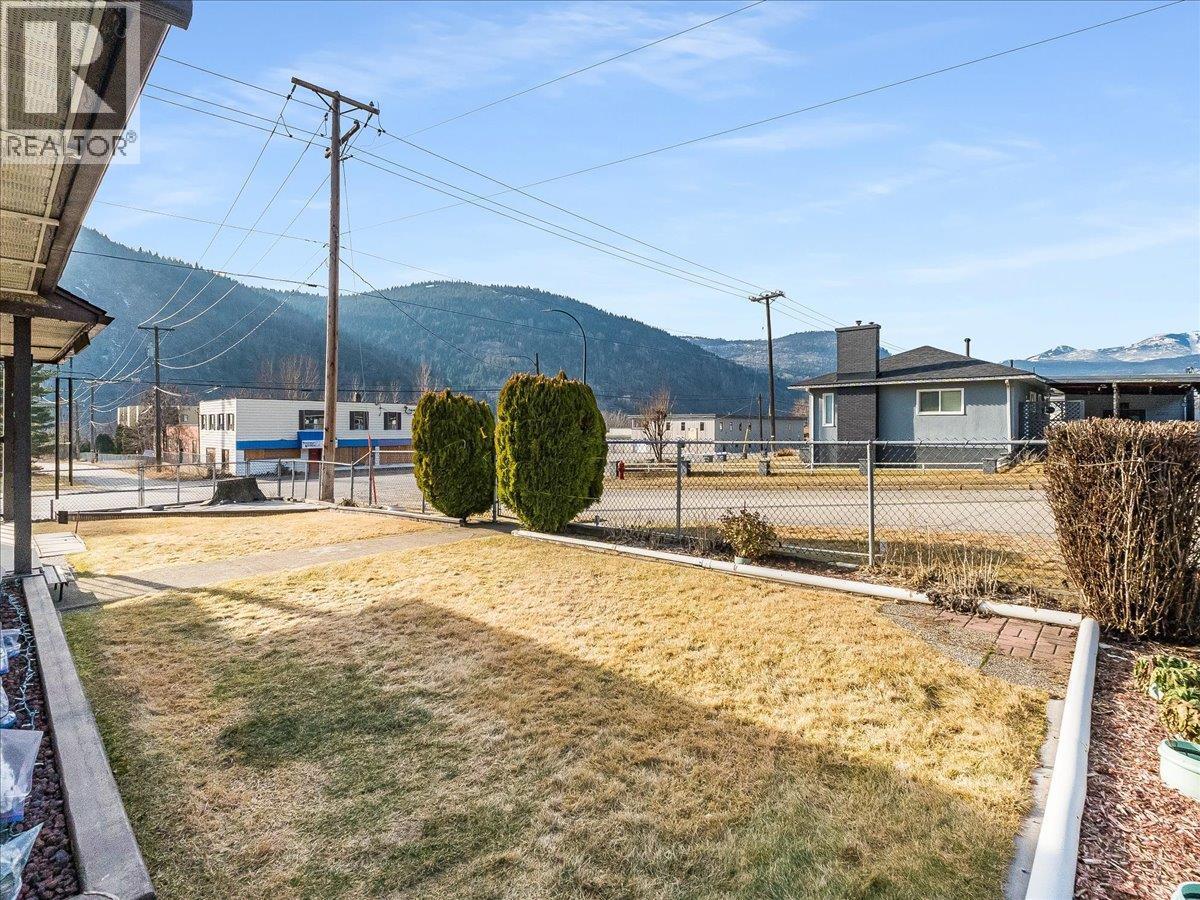 3201 Highway Drive, Trail, BC - Outdoor