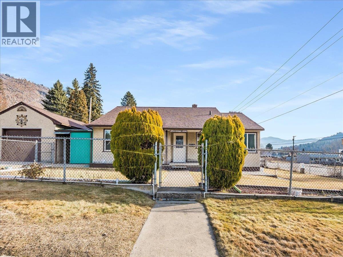 3201 Highway Drive, Trail, BC - Outdoor