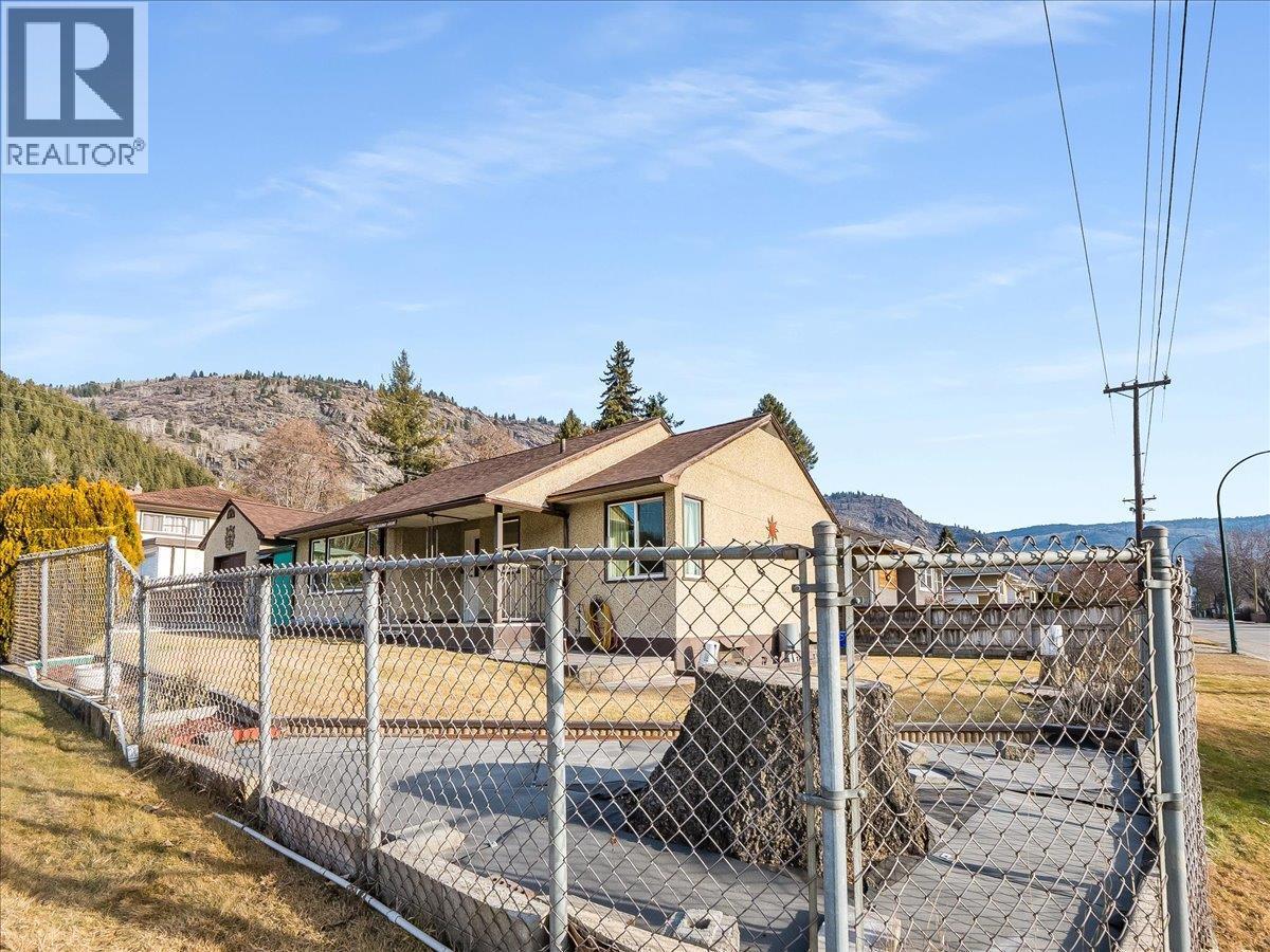 3201 Highway Drive, Trail, BC - Outdoor