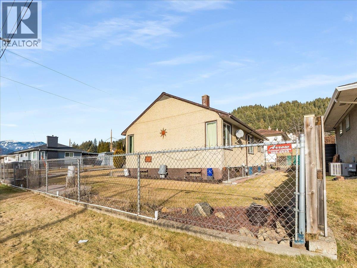 3201 Highway Drive, Trail, BC - Outdoor With Exterior