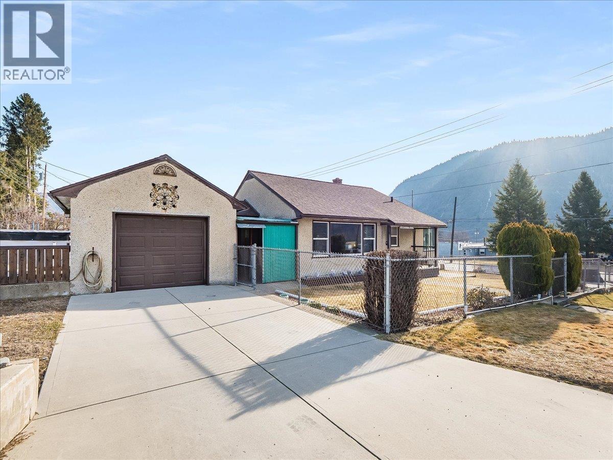 3201 Highway Drive, Trail, BC - Outdoor