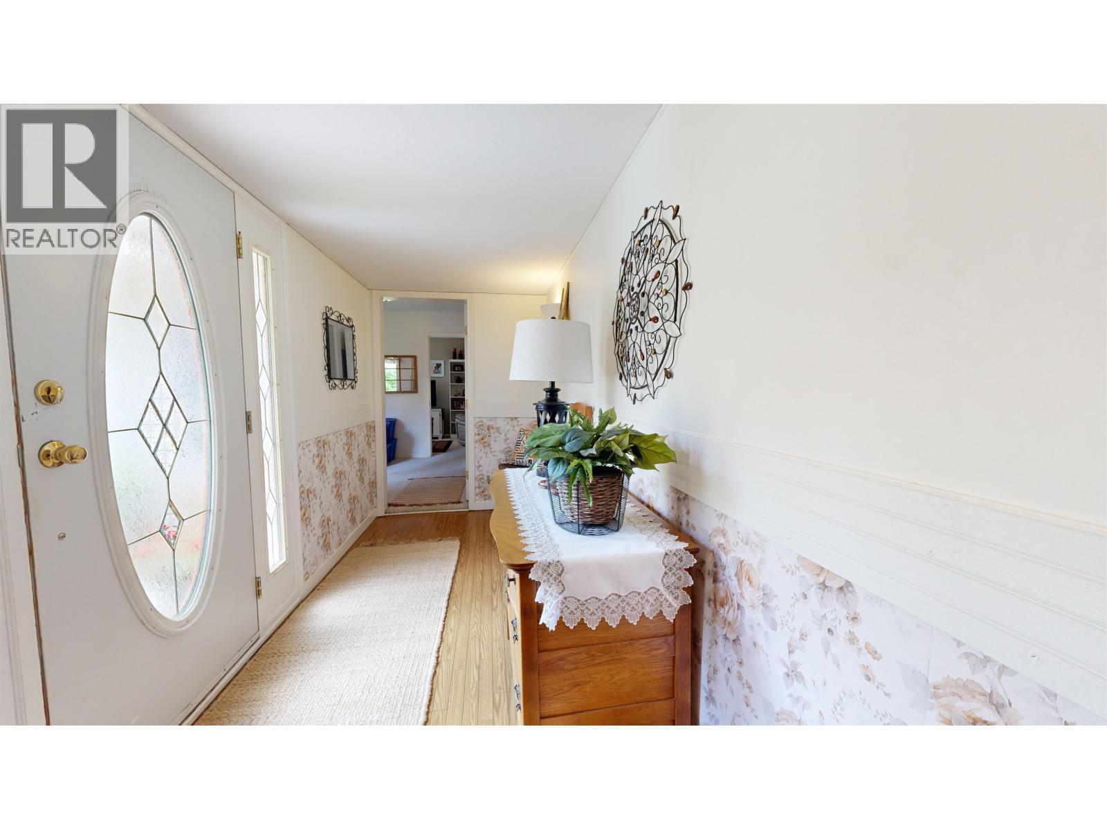 5151 Watson Lake Road, 100 Mile House, BC - Indoor Photo Showing Other Room