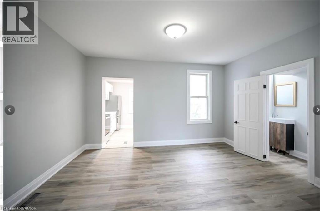 1024 Cannon Street E, Hamilton, ON - Indoor Photo Showing Other Room