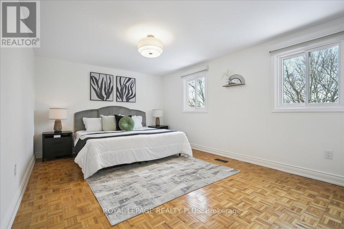 3655 Burnbrae Drive, Mississauga, ON - Indoor Photo Showing Bedroom