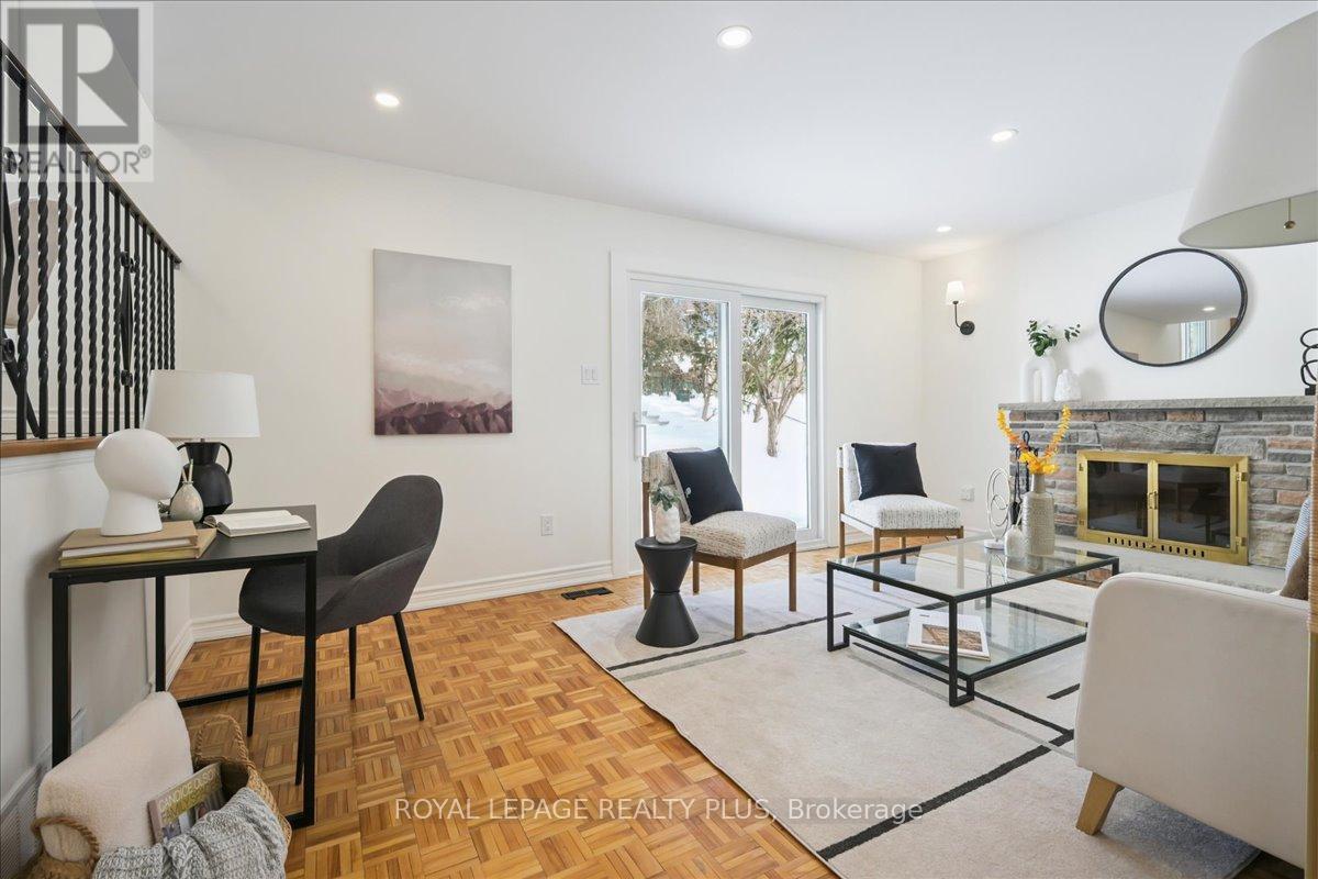 3655 Burnbrae Drive, Mississauga, ON - Indoor Photo Showing Living Room With Fireplace