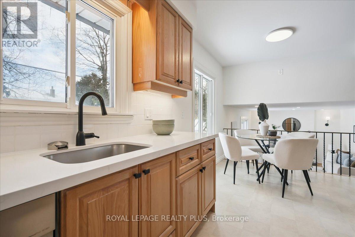 3655 Burnbrae Drive, Mississauga, ON - Indoor Photo Showing Kitchen