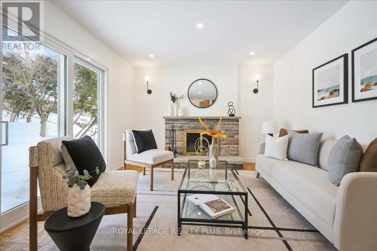 3655 Burnbrae Drive, Mississauga, ON - Indoor Photo Showing Living Room With Fireplace