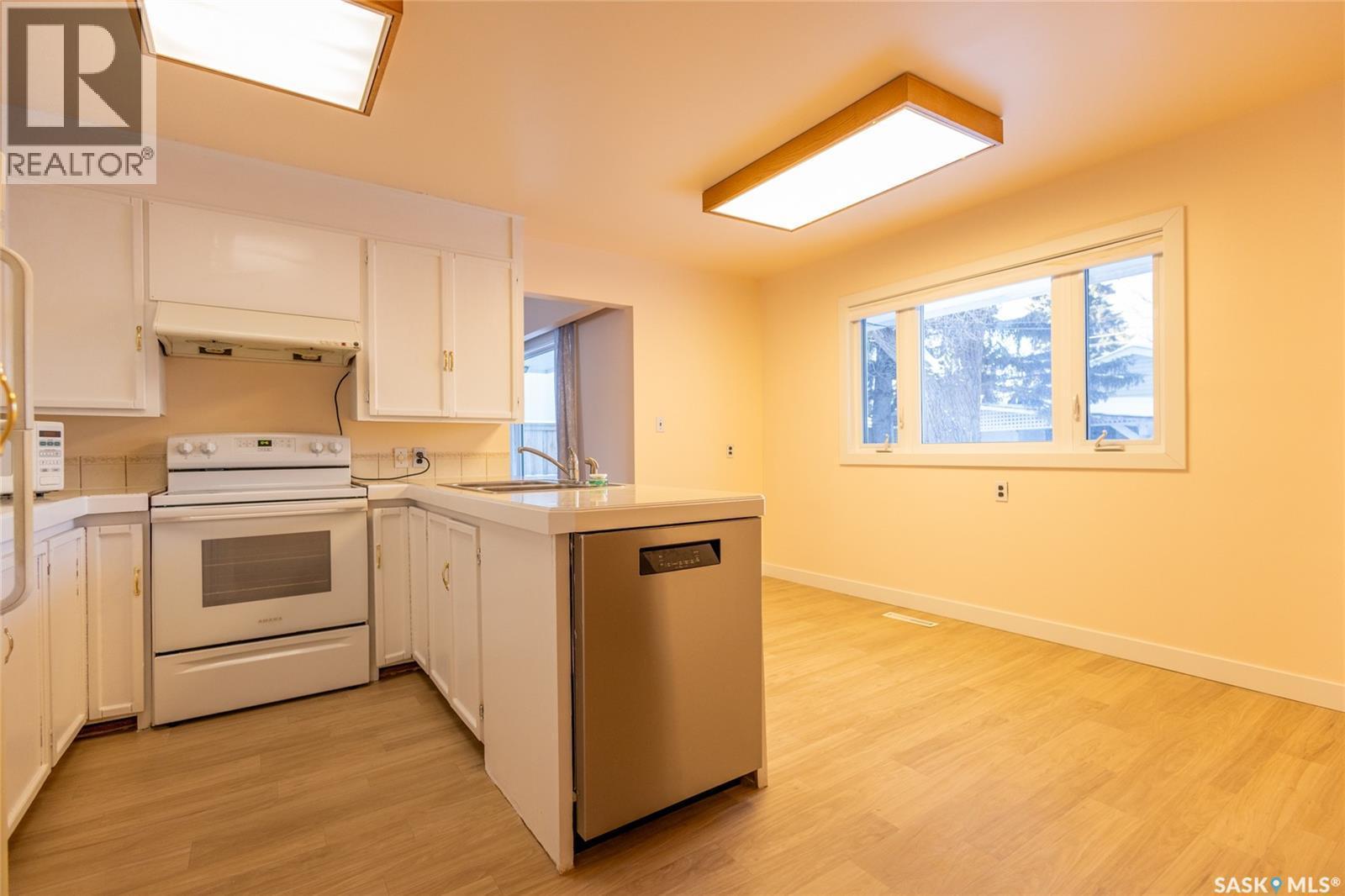 510 Bate Crescent, Saskatoon, SK - Indoor Photo Showing Kitchen
