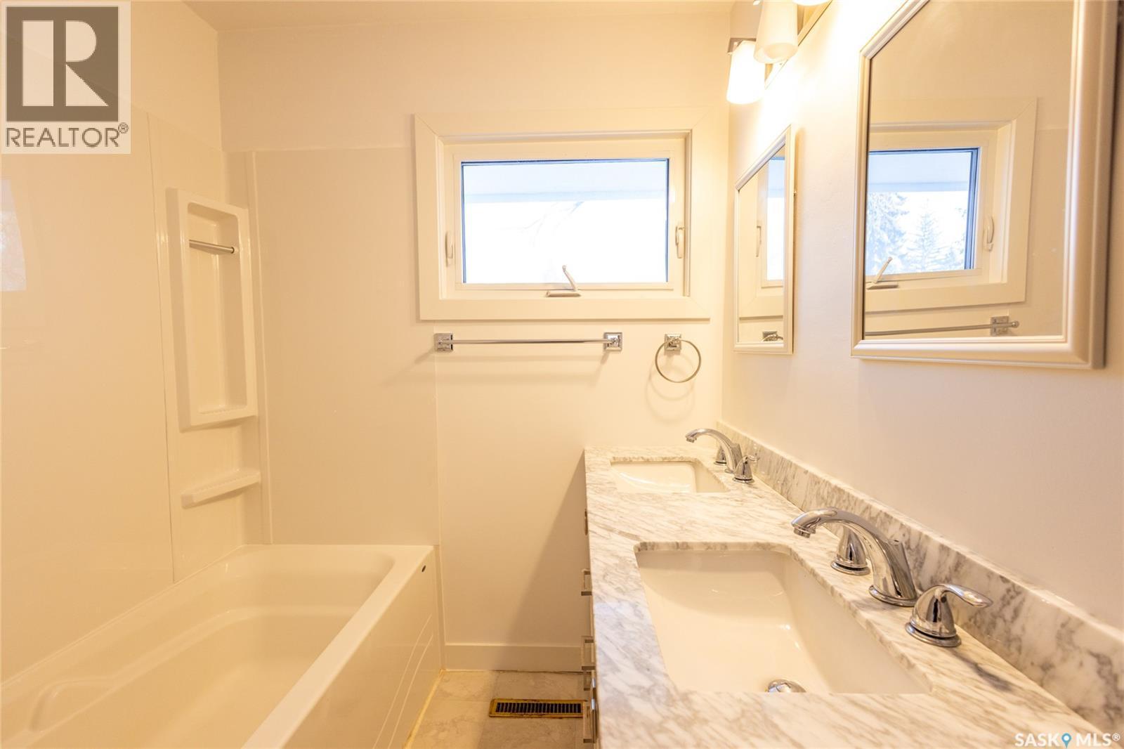 510 Bate Crescent, Saskatoon, SK - Indoor Photo Showing Bathroom