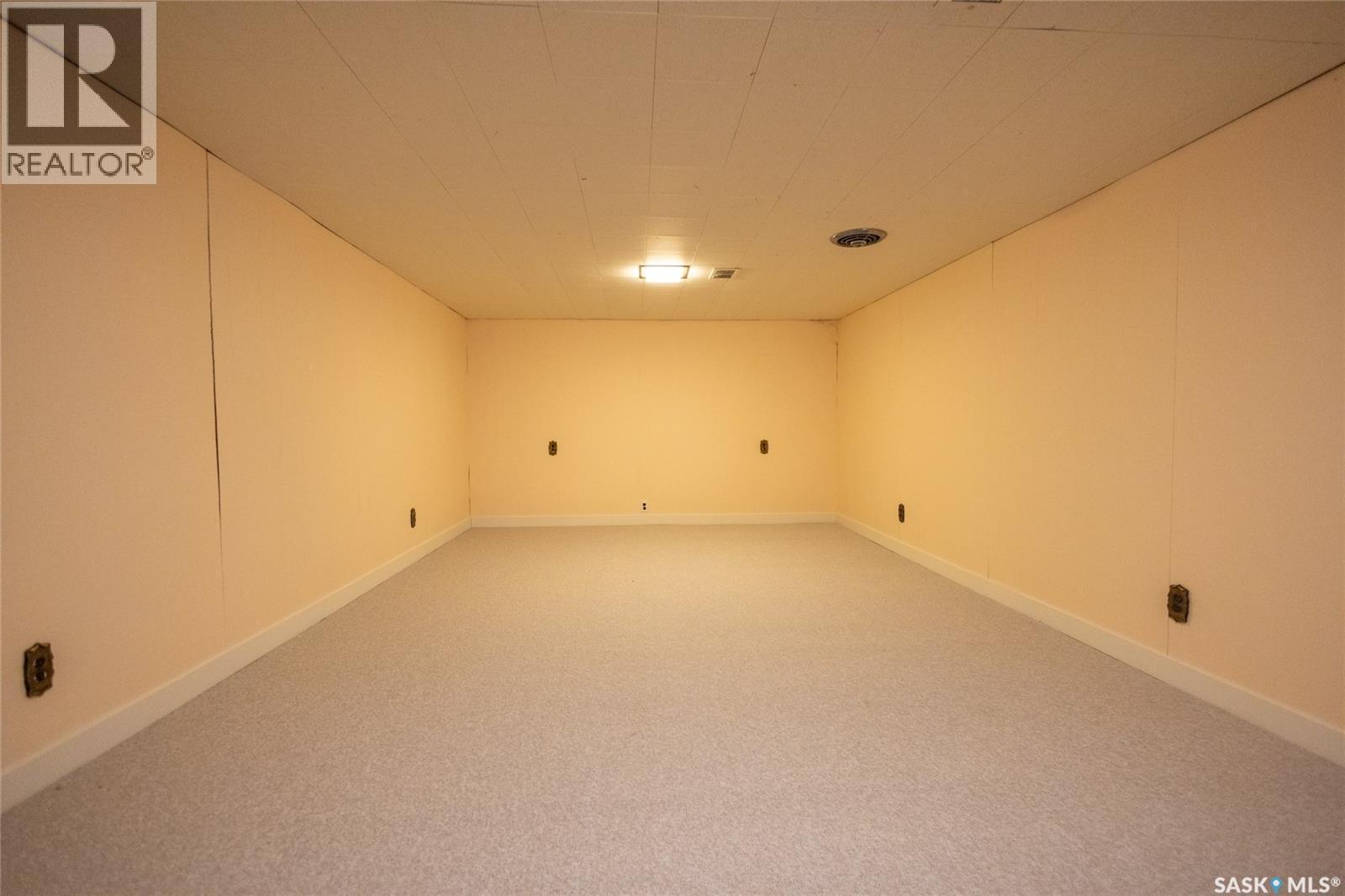 510 Bate Crescent, Saskatoon, SK - Indoor Photo Showing Other Room